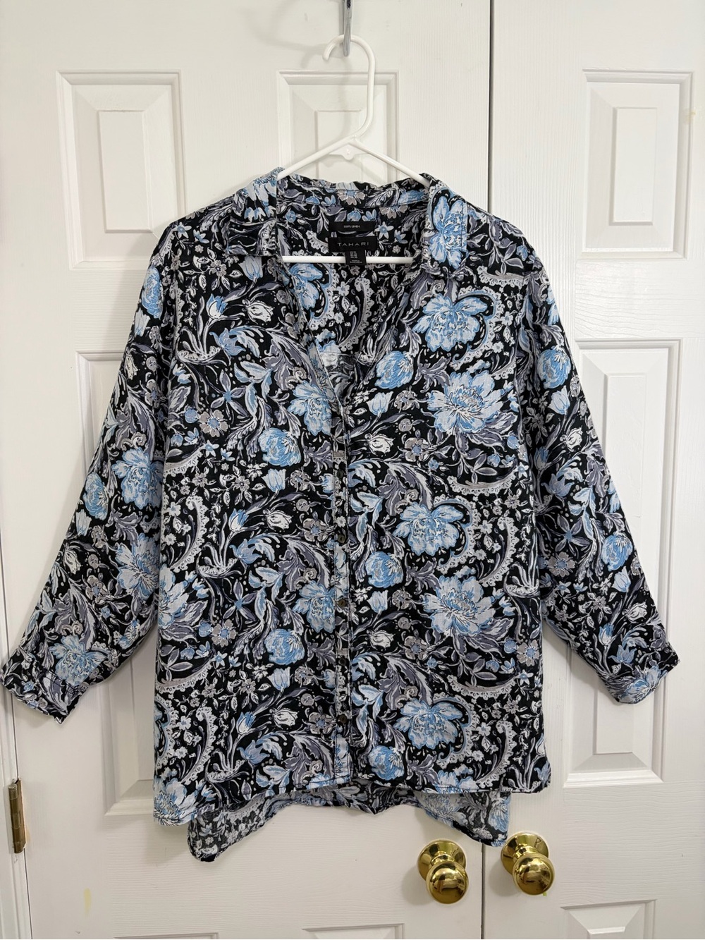 Tahari 100% Linen Black & Light Blue Floral Button-Down Roll Tab Sleeve Top 1X